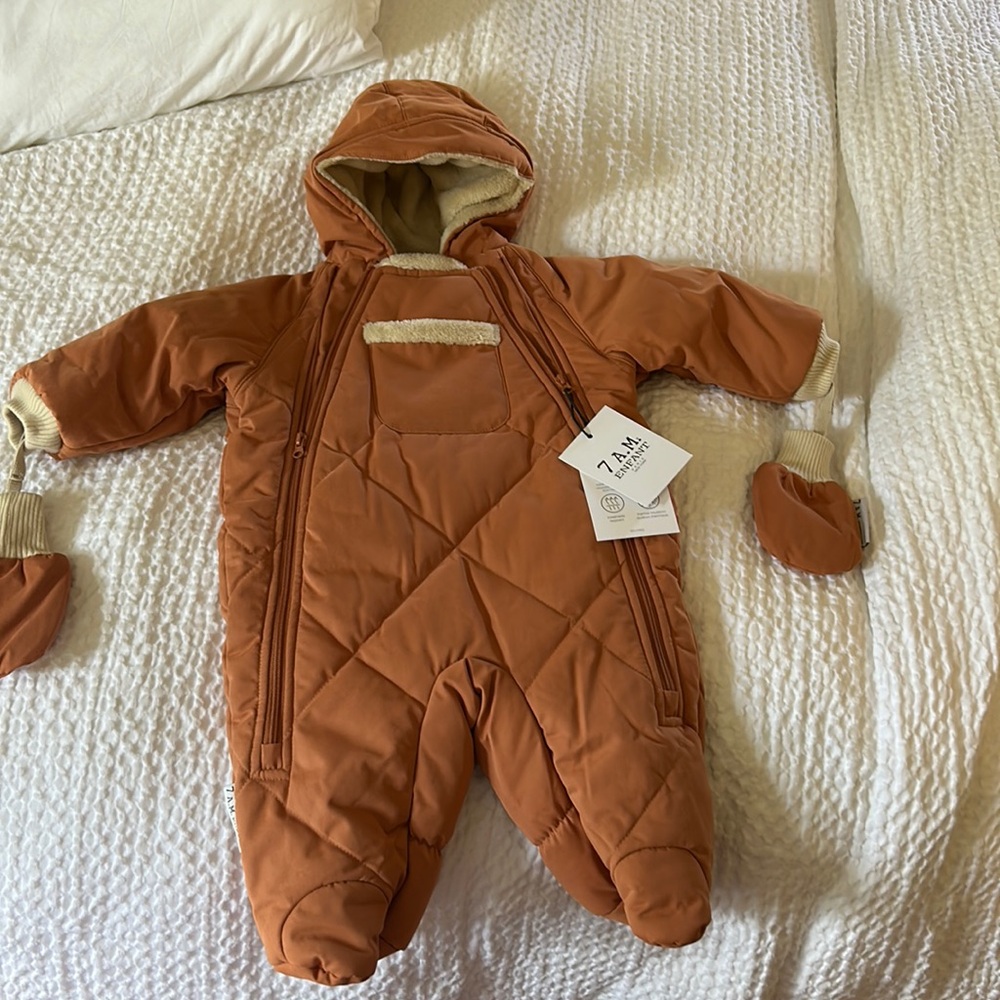 7 A.M. Enfant snowsuit NWT